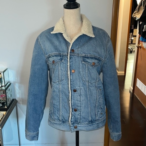 Madewell size Med.Sherpa Classic Jean Jacket in Eaves Wash.  Excellent condition - Picture 1 of 13